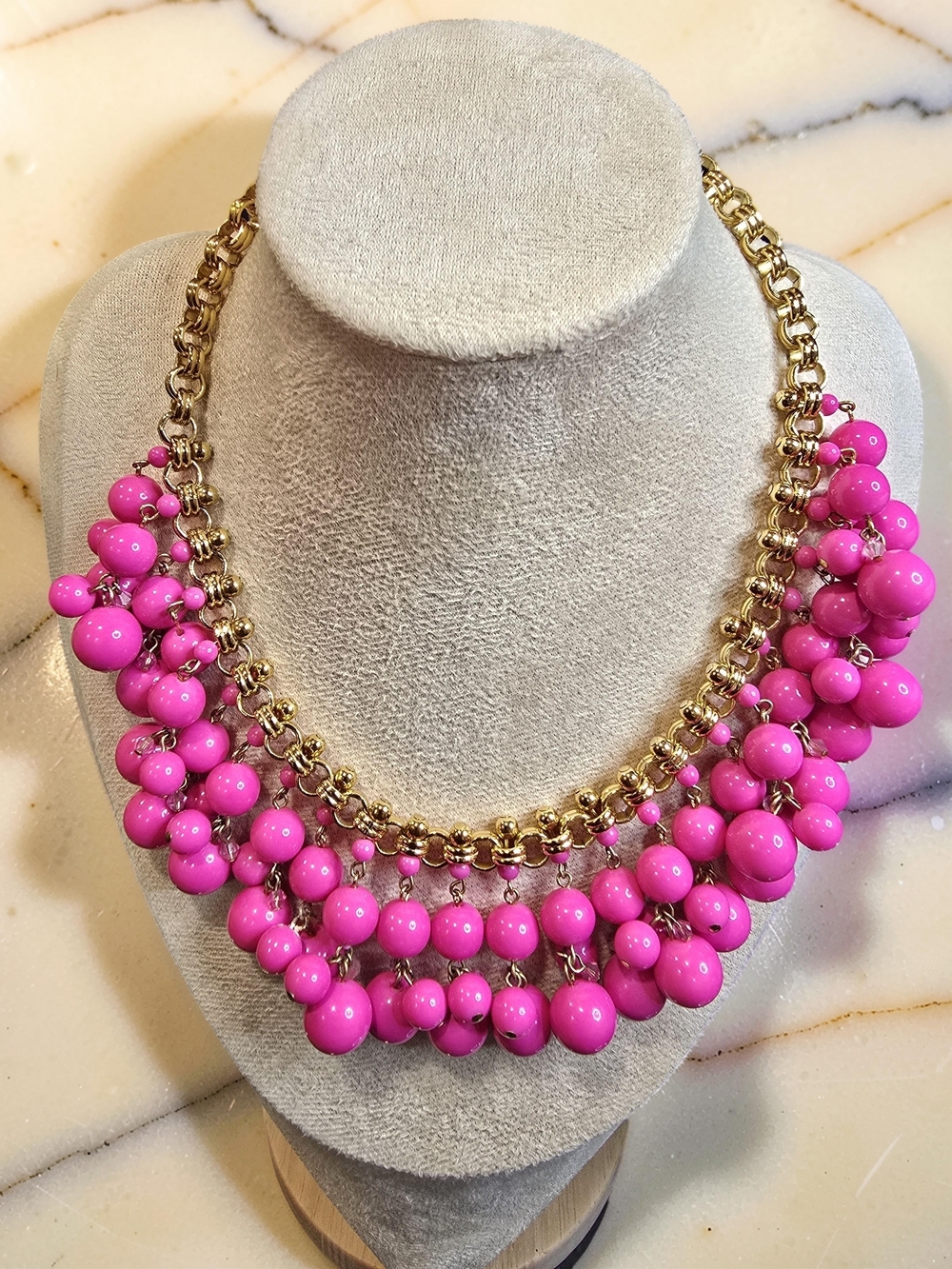 Kate Spade Sweet As Pie Bright Pink Cluster Beaded Collar Bib Necklace EUC
